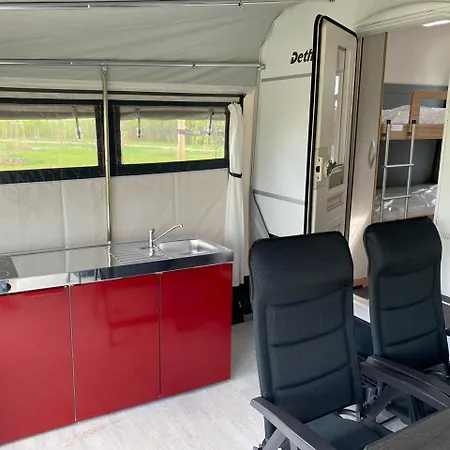 Mietwohnwagen 54 אתר קמפינג *